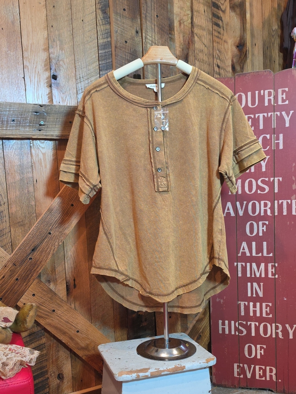 184p Oli & Hali Short-Sleeve Henley in Warm Tan